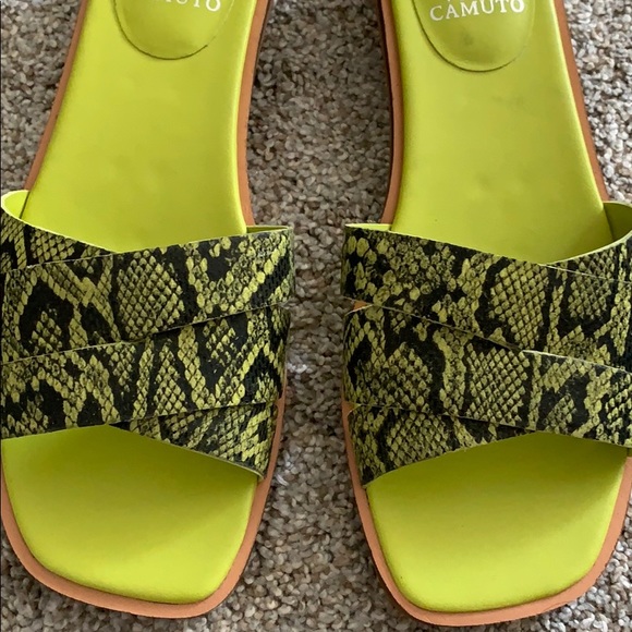 New Vince Camuto Yellow Snakeskin Pattern Sandals - Picture 8 of 8